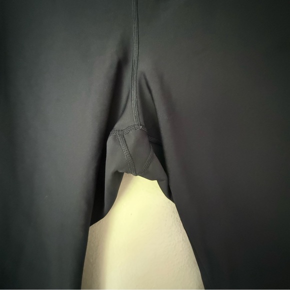 ❇️Old Navy Black High-Rise Go-Dry Leggings 2 for $22❇️ - Picture 5 of 7